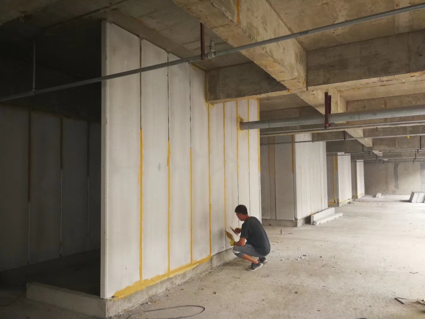 金城江无机发泡轻骨料混凝土隔墙板施工技术性能研究